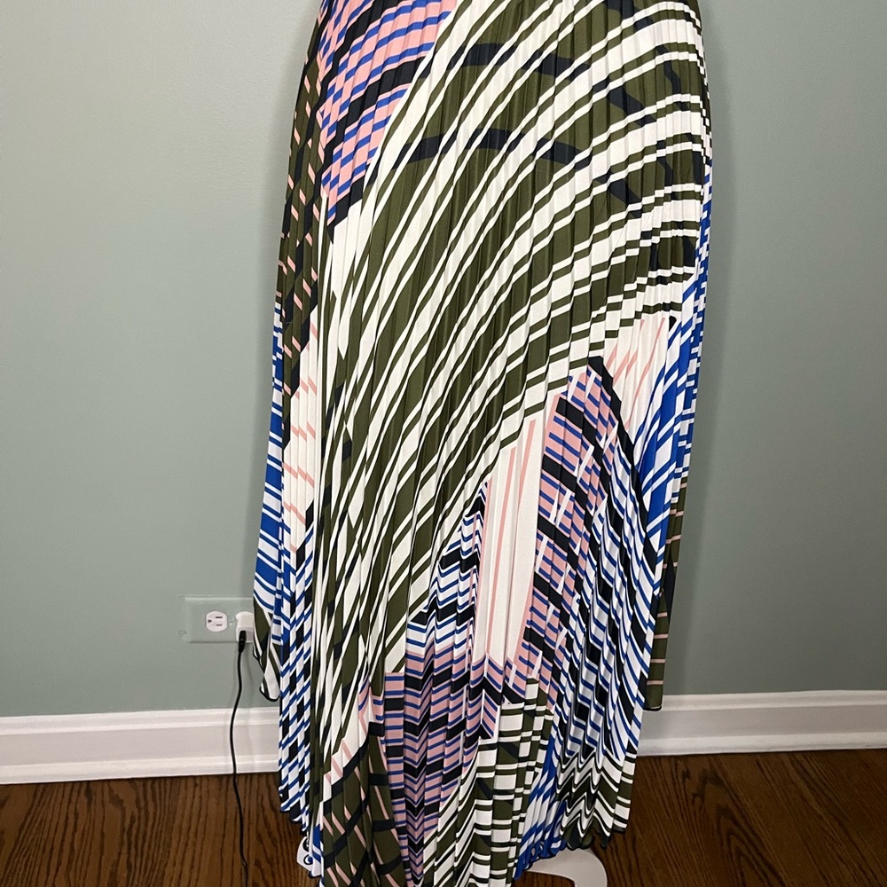 Parker Flowy, Pleated Graphic Skirt - Picture 5 of 5